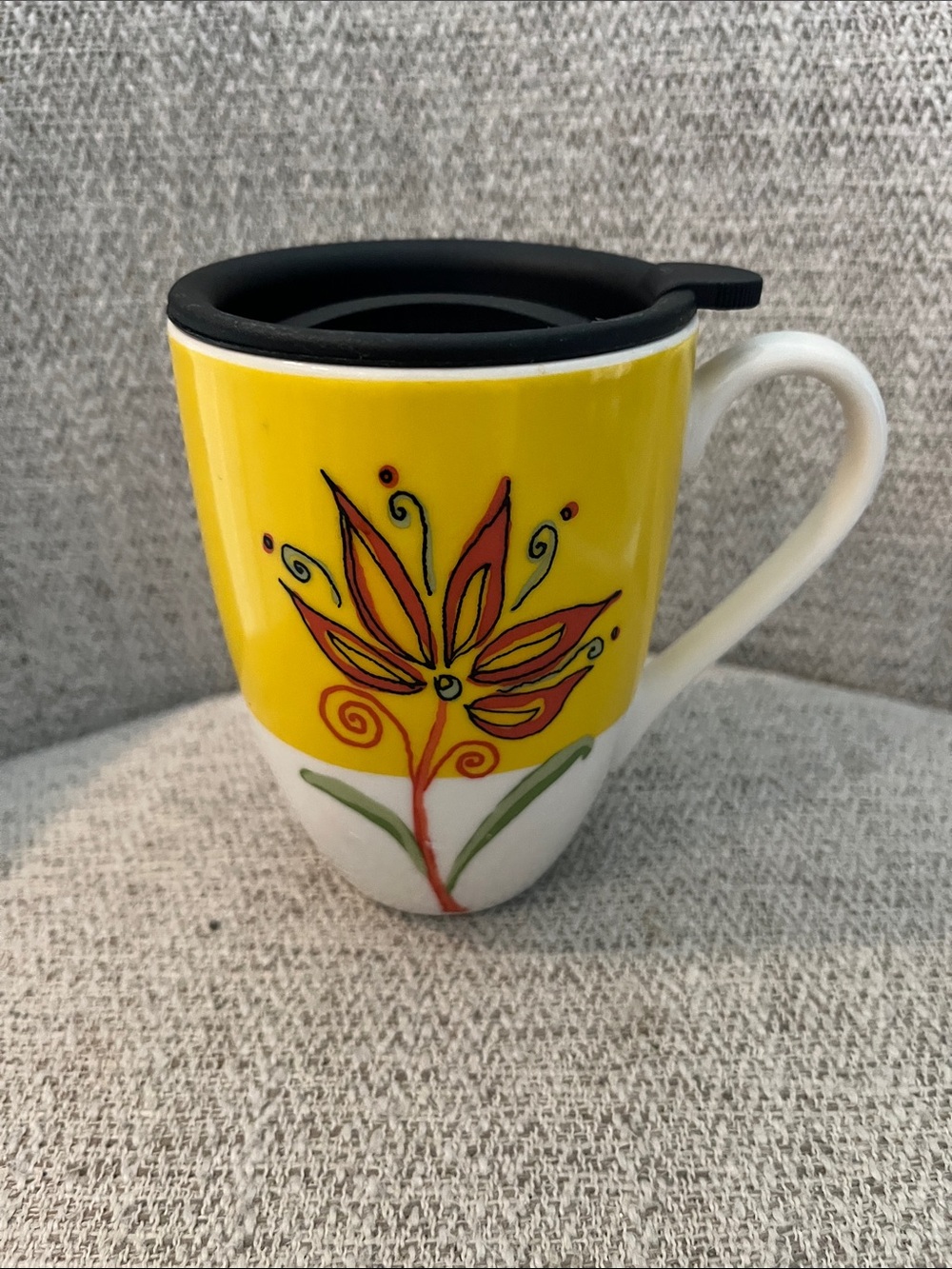 Starbucks 2006 Yellow Floral Spring Ceramic Travel Mug with Black Lid New